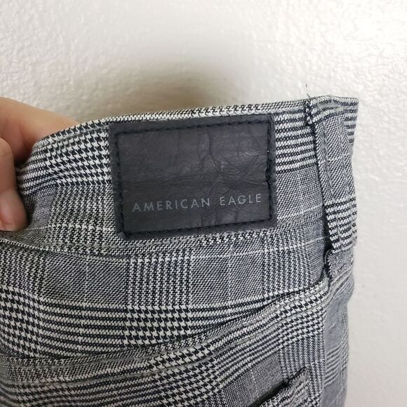 Women's American Eagle Grey Plaid Stretchy Ankle Cropped Pants Size 10R - Picture 3 of 12